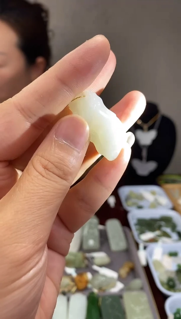 和田玉未镶嵌颈饰貔貅