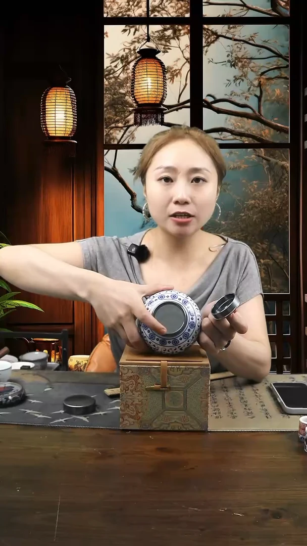 景德镇高温瓷茶叶罐青花缠枝莲