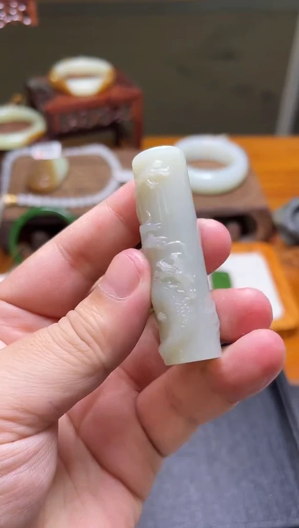 未镶嵌和田玉把件且末青白 龙柱