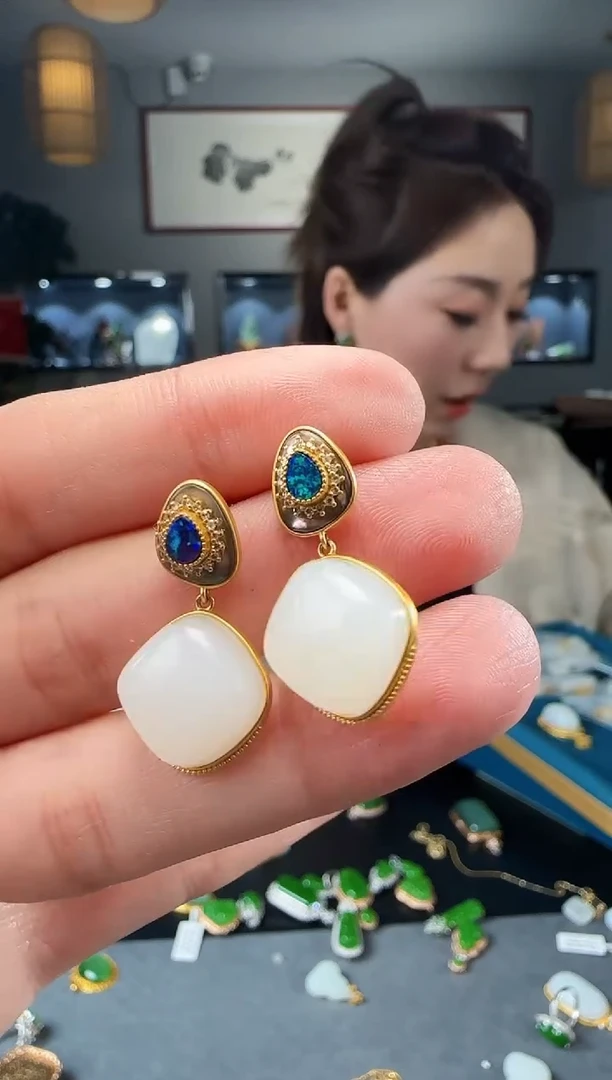 【闪购商品】和田玉耳钉18K金镶嵌1