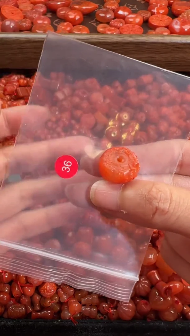 南红玛瑙未镶嵌颈饰1