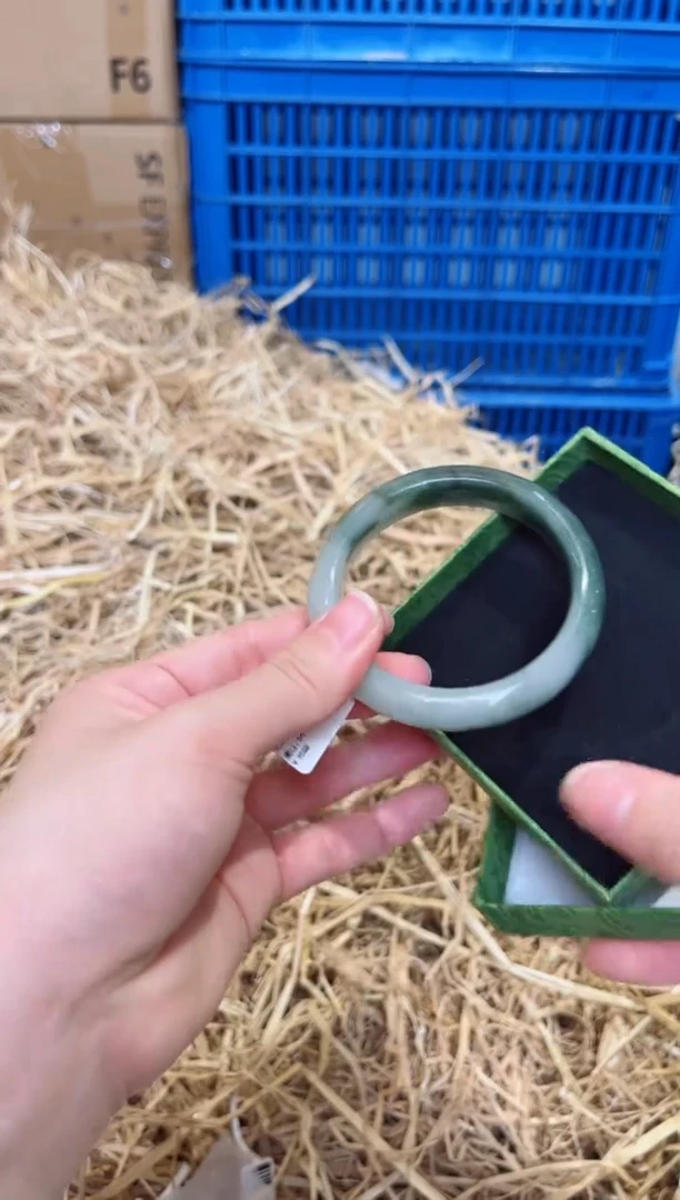 未镶嵌手镯石英质玉T-0899