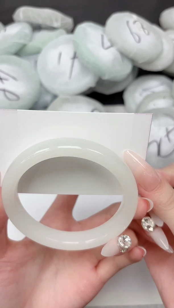 未镶嵌手镯石英质玉186-63.5