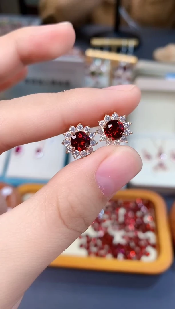 【闪购商品】石榴石耳钉银S925镶嵌天然