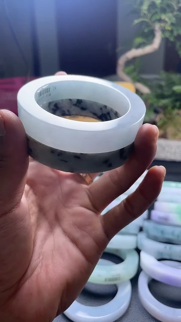 定制翡翠手镯未镶嵌发一件