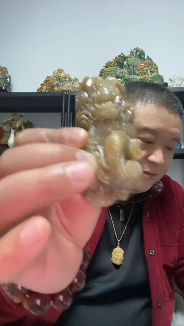 未镶嵌和田玉把件糖料盘龙把件