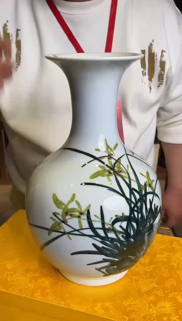 【闪购商品】摆件景德镇陶瓷青花幽兰赏瓶