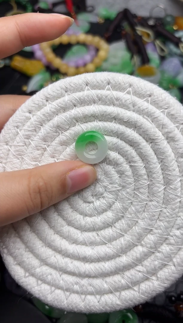 颈饰未镶嵌翡翠缅甸翡翠吊坠