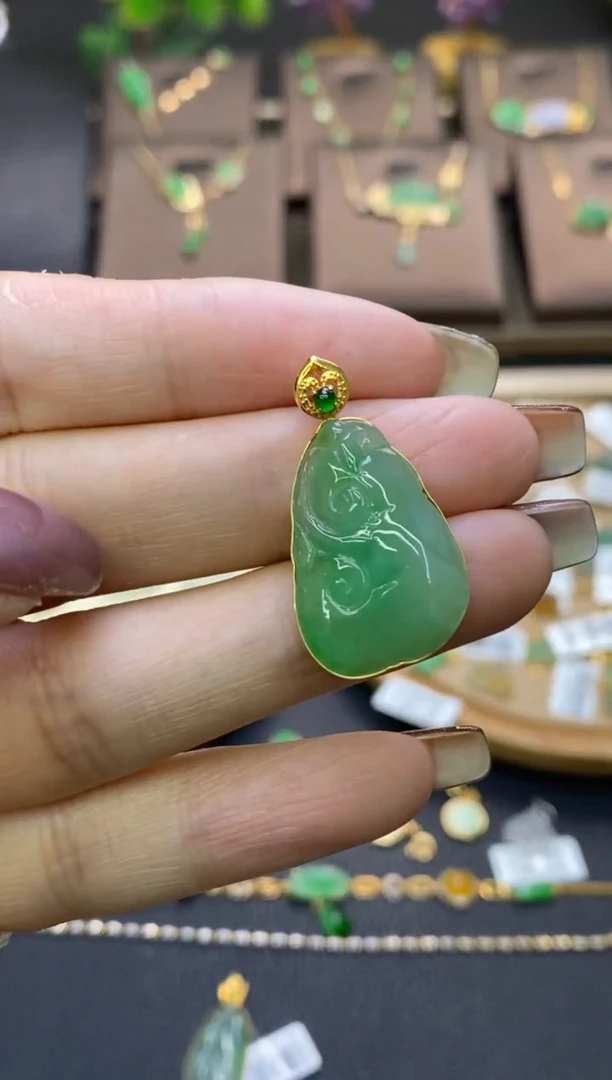 翡翠18K金镶嵌颈饰如意吊坠13636