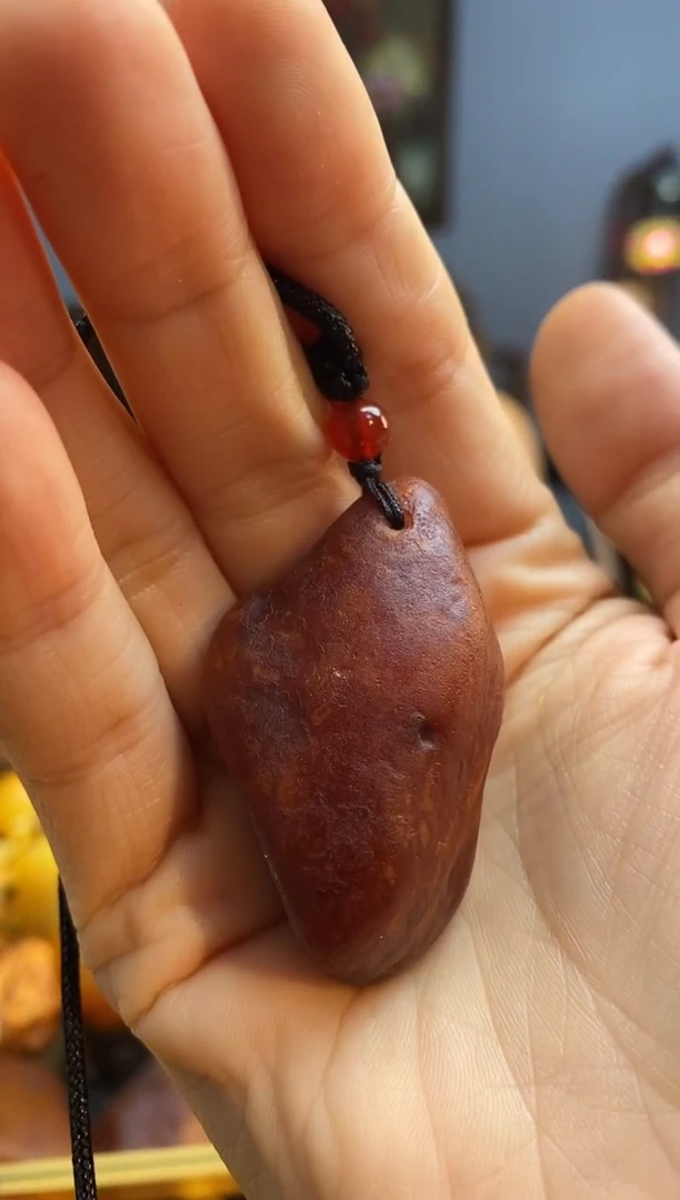 未镶嵌颈饰琥珀吊坠