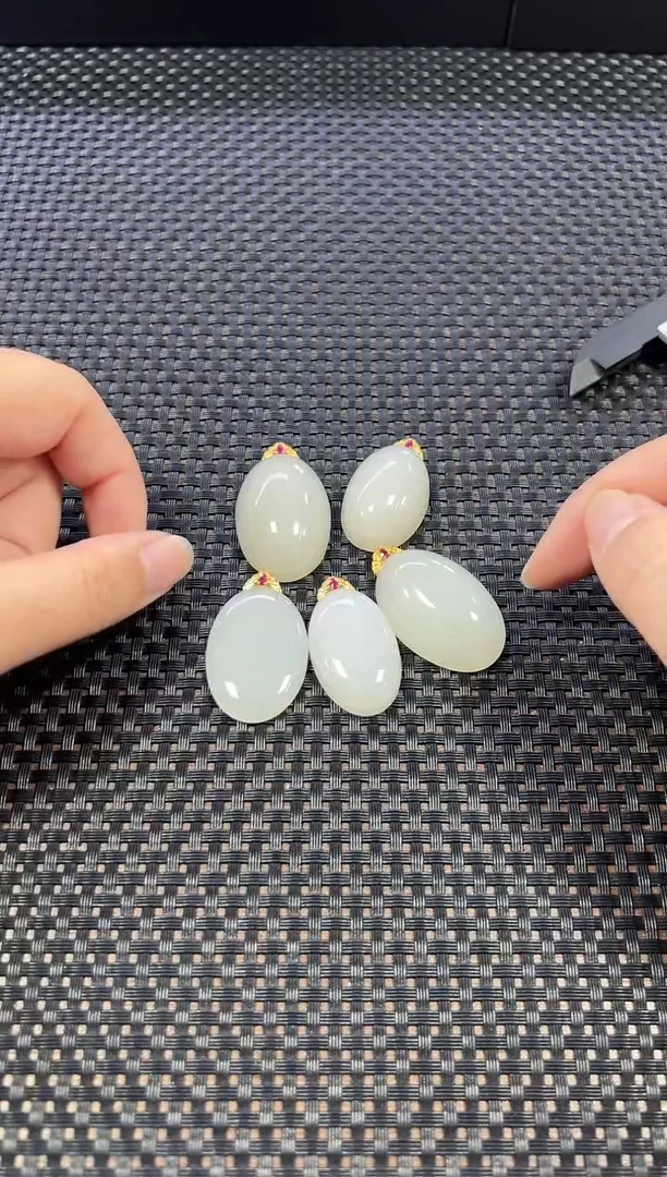 颈饰18K金镶嵌和田玉（多样性发一件）1630