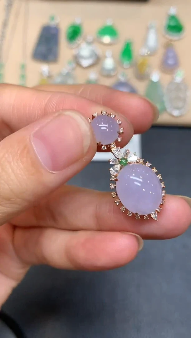 颈饰18K金镶嵌翡翠蛋面【无服务费