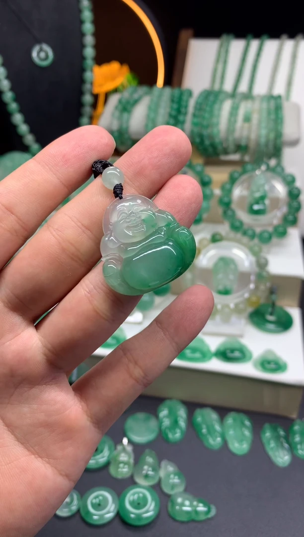 吊坠(不含链)未镶嵌石英质玉（非洲翠）大肚佛
