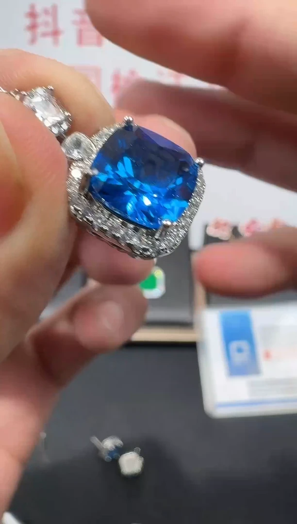 吊坠(赠链)蓝宝石18K金镶嵌605