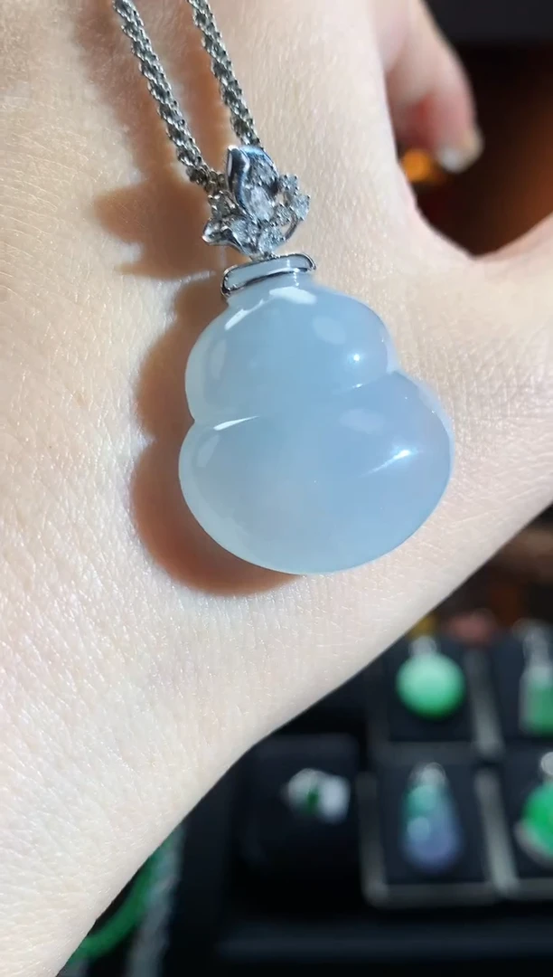 【闪购商品】翡翠吊坠(不含链)18K金镶嵌葫芦吊坠不含链子