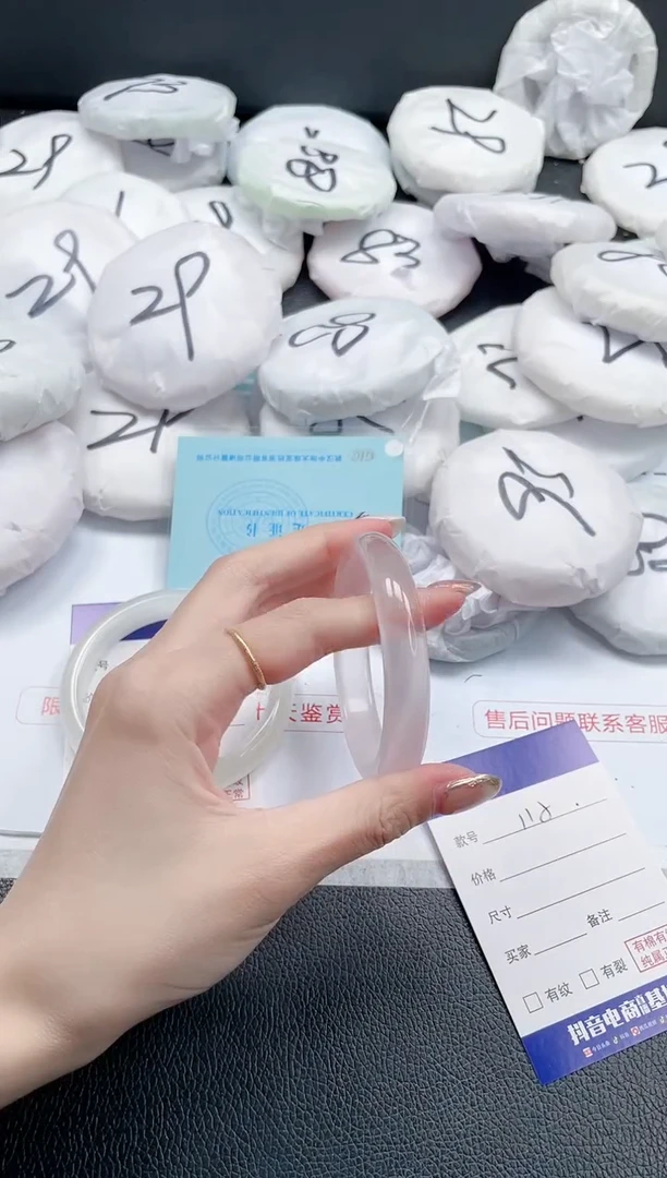 【闪购商品】石英质玉手镯未镶嵌14J112-55