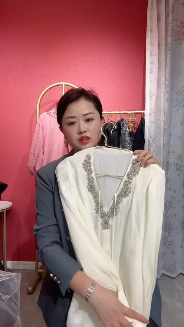 棉Ｖ领碎晶白色