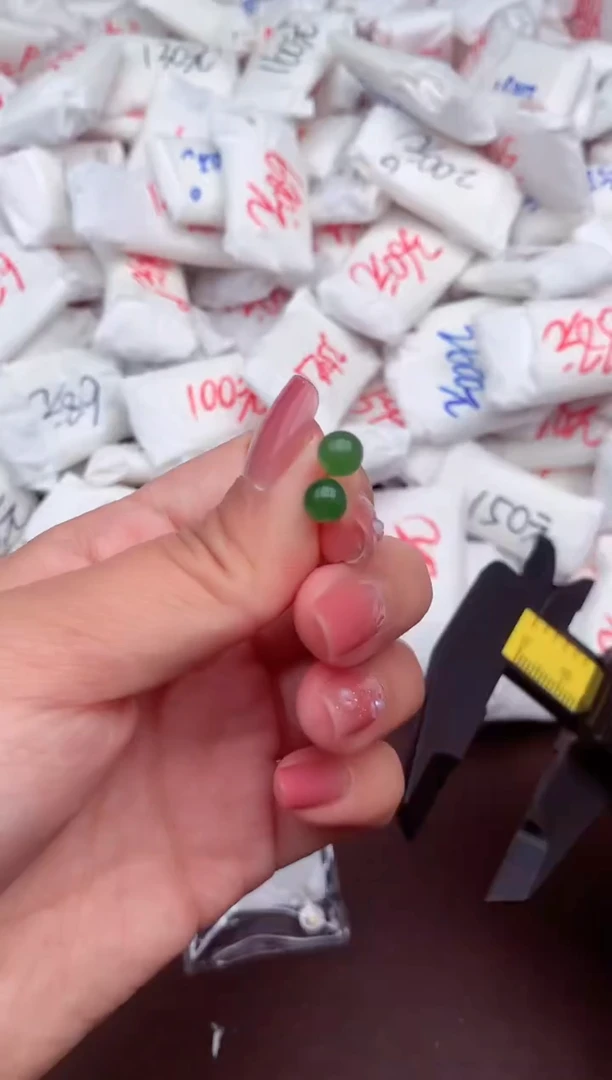 【闪购商品】和田玉耳钉银S925镶嵌一