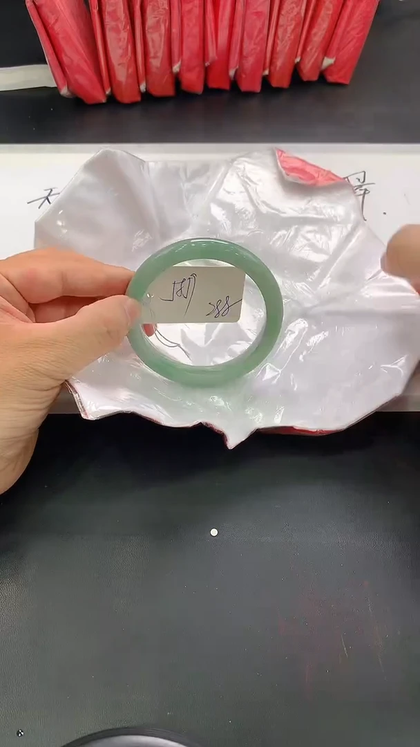 翡翠手镯未镶嵌81