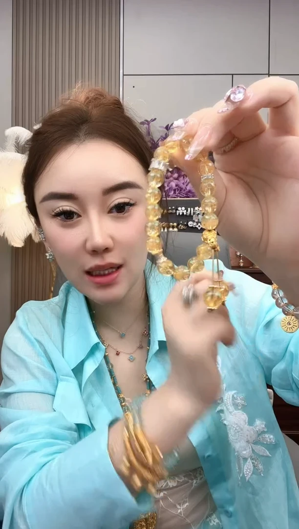 亚克力钛钢黄晶晶