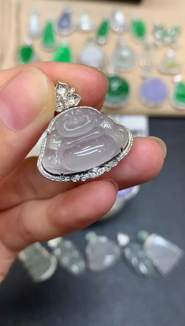 颈饰18K金镶嵌翡翠佛公【无服务费