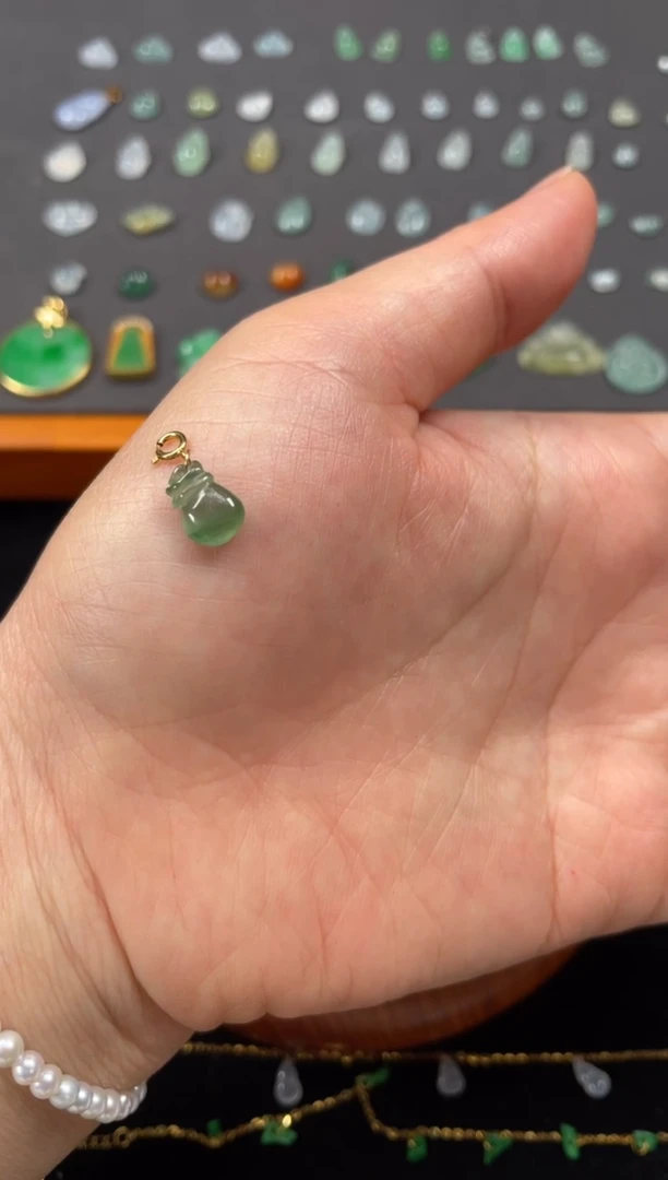 吊坠(不含链)18K金镶嵌翡翠一个JK675