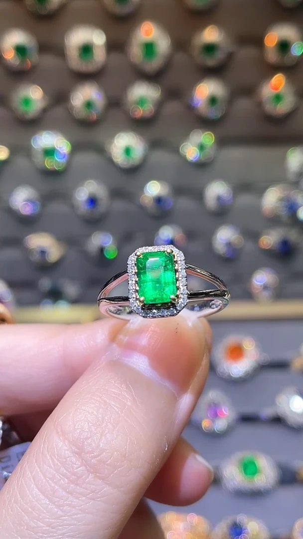 祖母绿戒指18K金镶嵌1.15ct