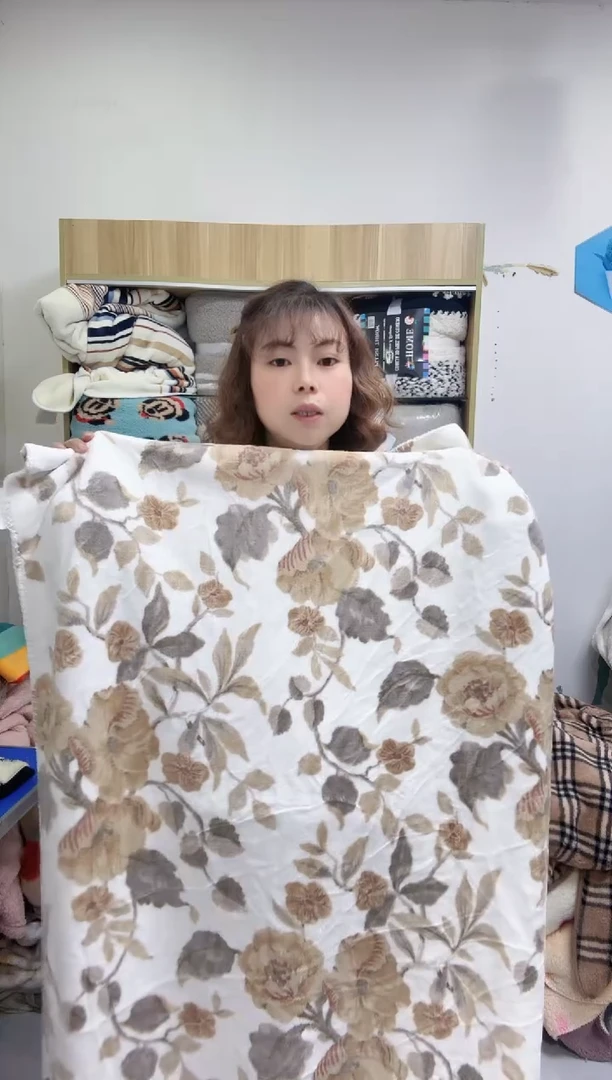 聚酯纤维70*170  牛奶绒