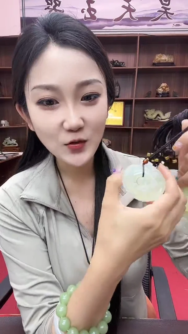 岫玉未镶嵌吊坠吊坠拍一图案随机发一