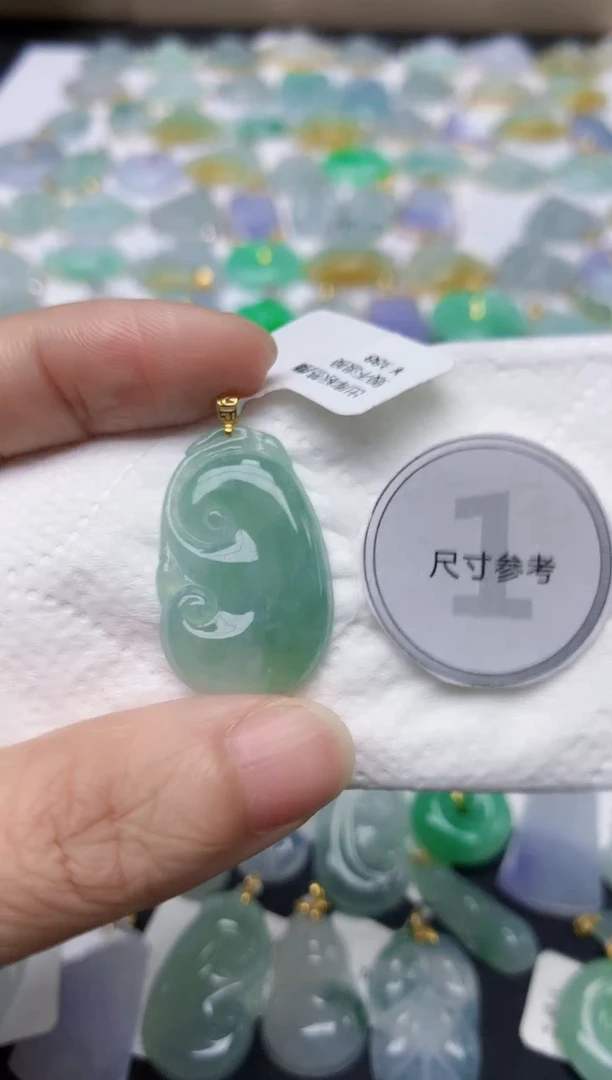翡翠18K金镶嵌颈饰天然缅甸A货翡翠