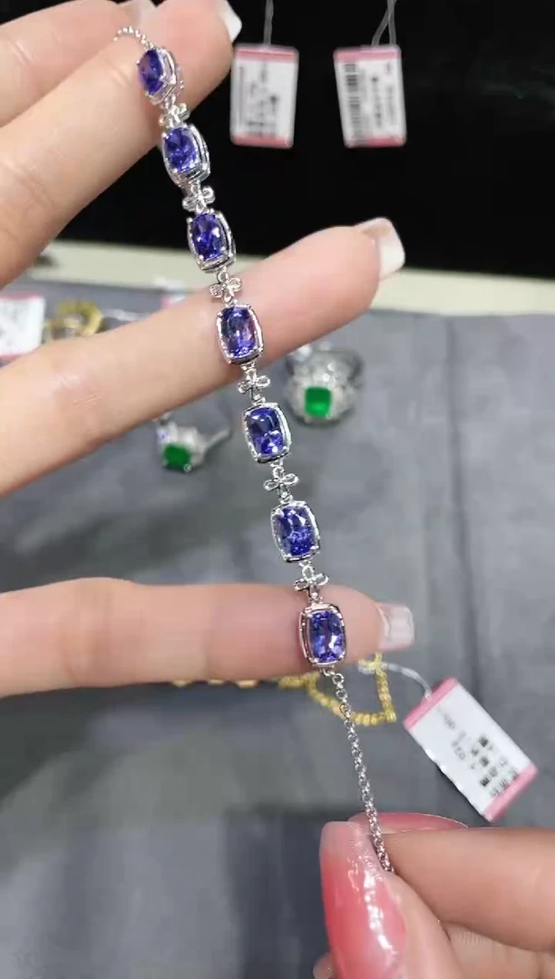 18K金镶嵌天然坦桑石手链