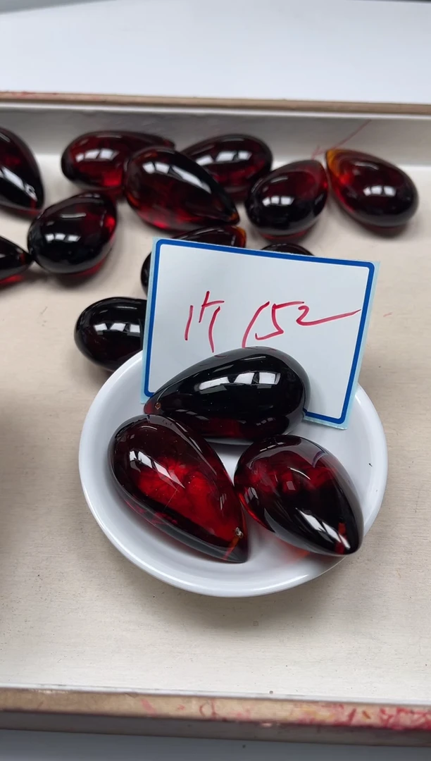 未镶嵌琥珀裸石C801 血泊大水滴 1个15元