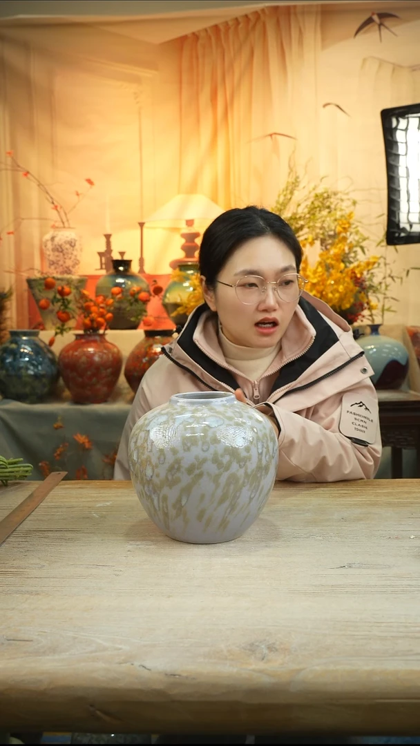 高度19 口经7 陶瓷花瓶