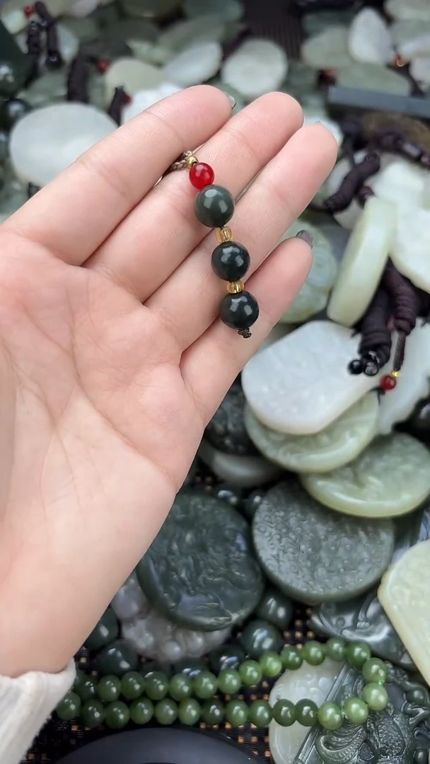 颈饰未镶嵌和田玉1