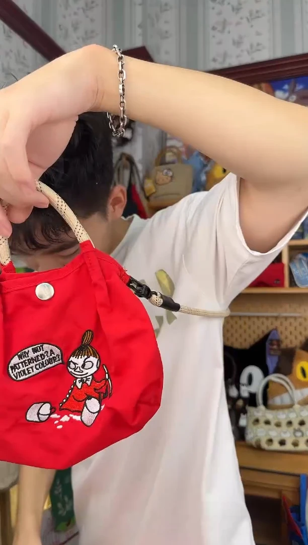 棉姆明刺绣小手机包-