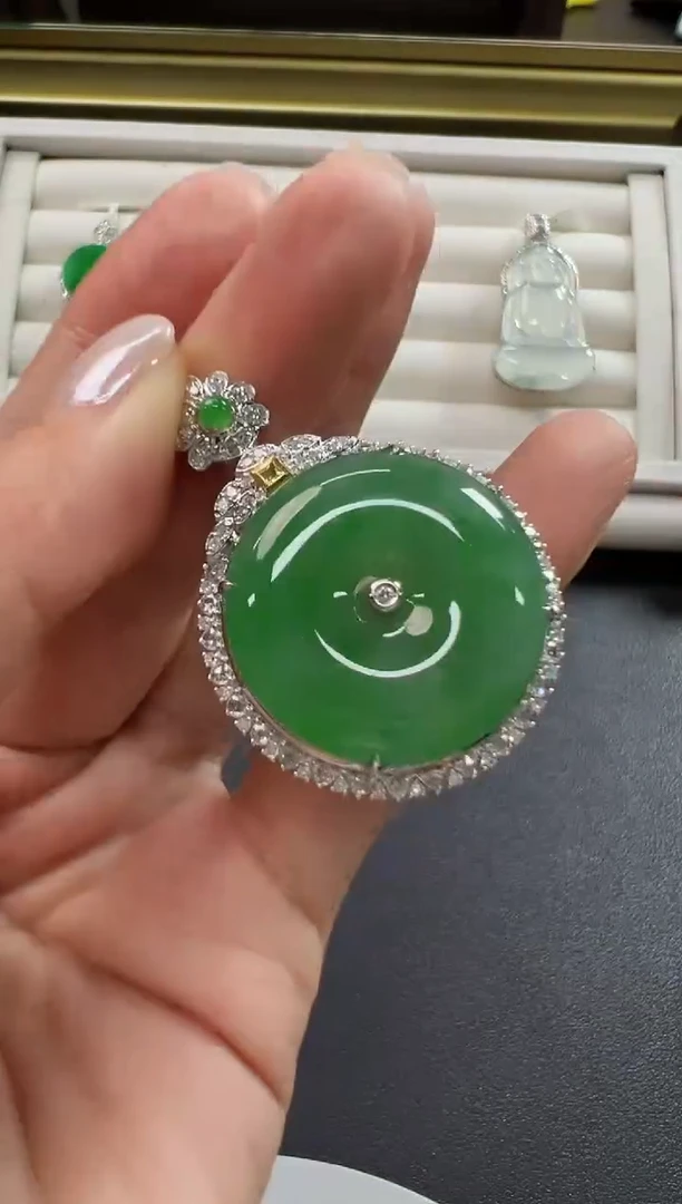 颈饰18K金镶嵌翡翠KXHM1212-092