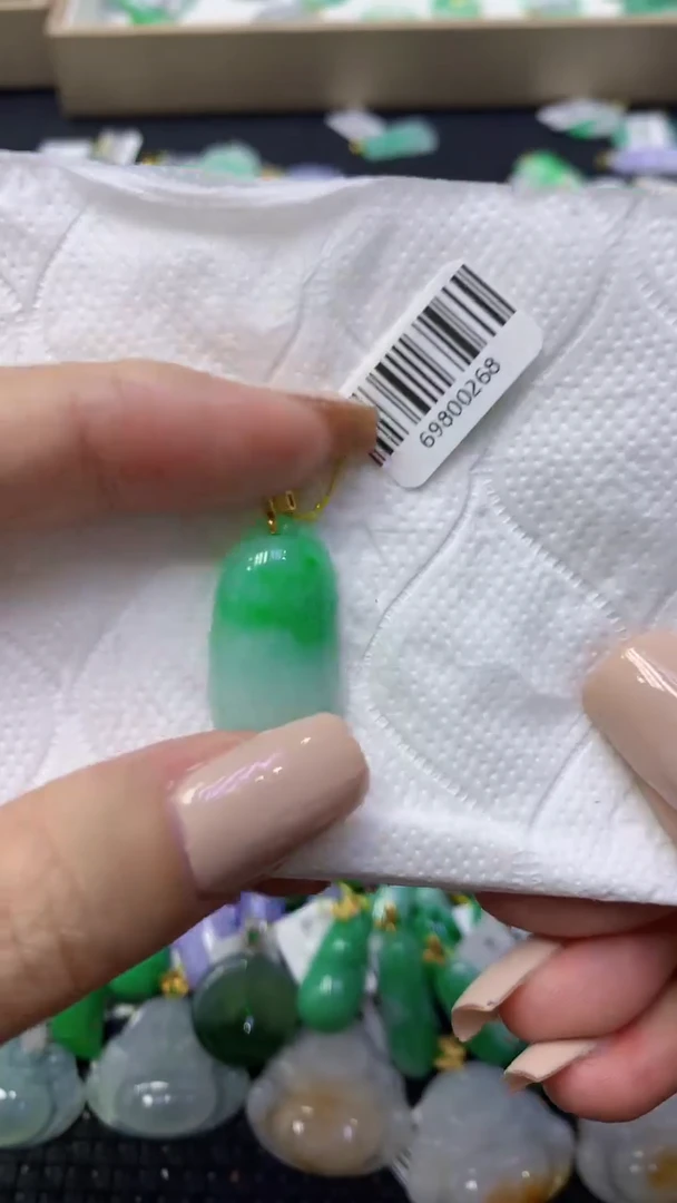 颈饰18K金镶嵌翡翠天然缅甸翡翠A货