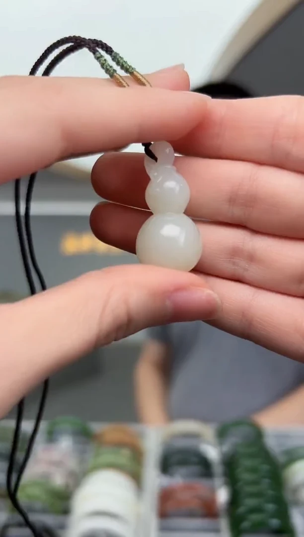 和田玉未镶嵌颈饰葫芦吊坠-07