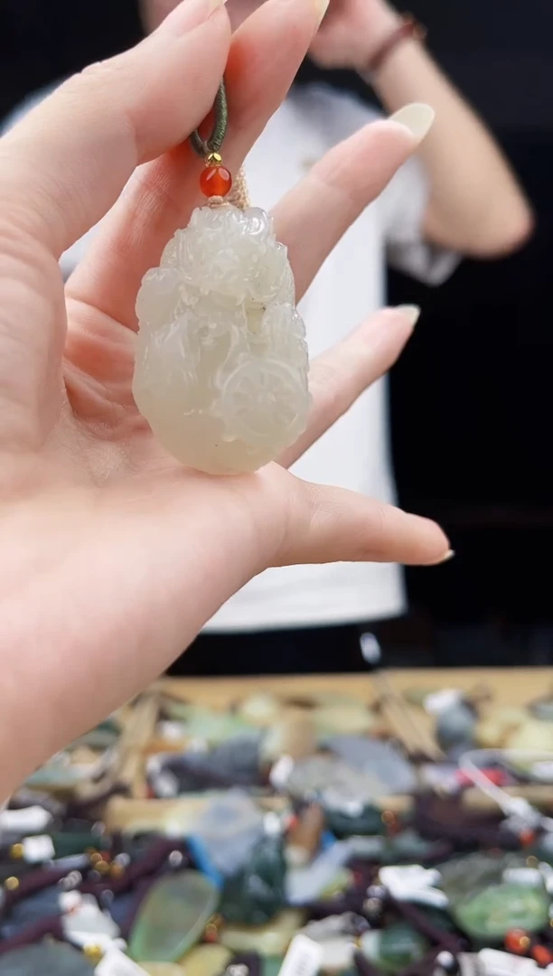颈饰未镶嵌和田玉1
