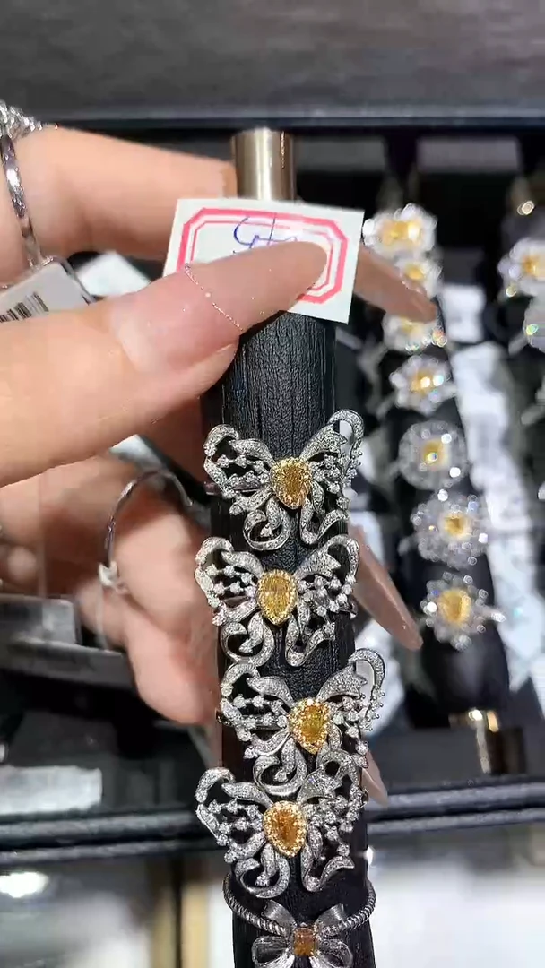【闪购商品】钻石戒指18K金镶嵌蝴蝶戒指多样性发一