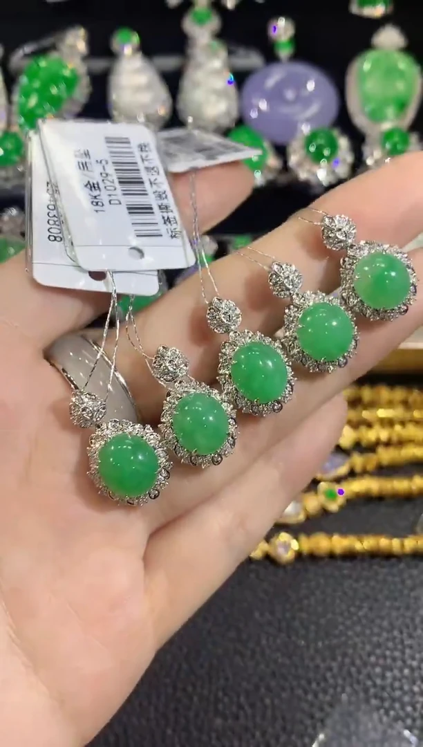 吊坠(不含链)18K金镶嵌翡翠A6翡翠多样性发一件