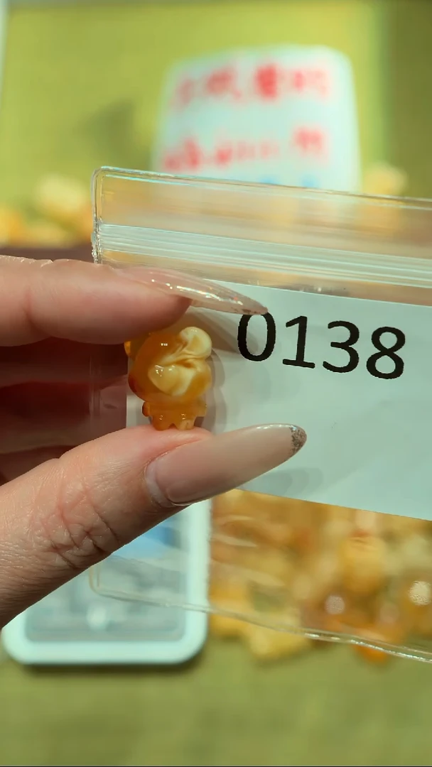蜜蜡吊坠(不含链)未镶嵌【特价款】保真蜜蜡小熊打孔不退不换-0138