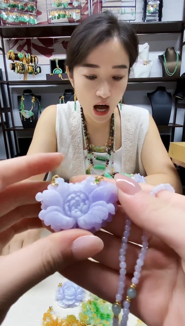 颈饰未镶嵌翡翠吊坠