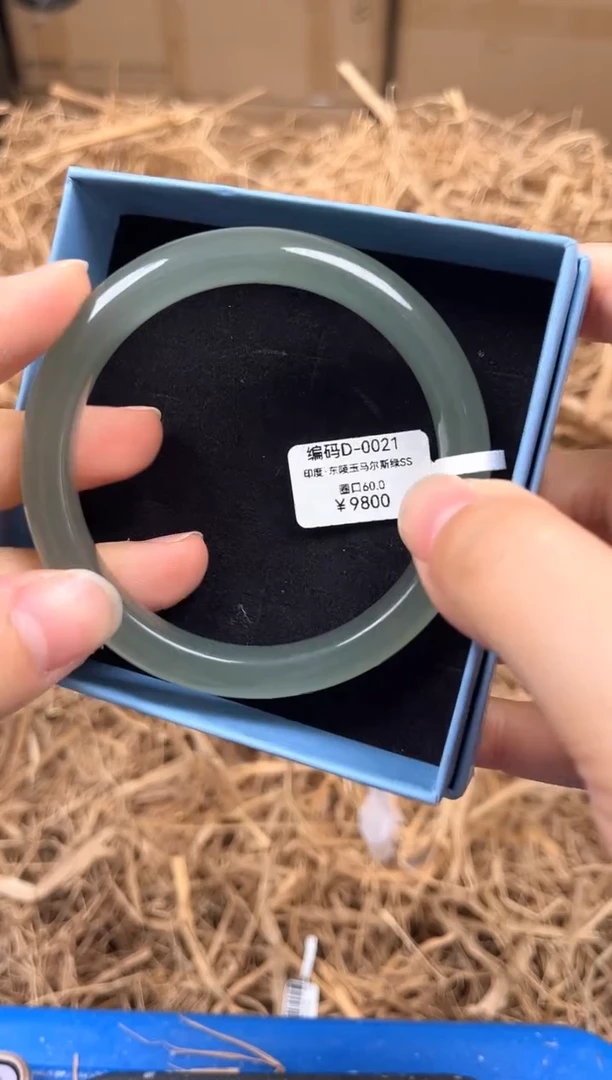 未镶嵌手镯石英质玉编码D0021