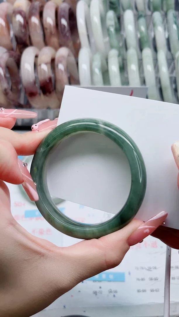 【闪购商品】石英质玉手镯未镶嵌136-54.3