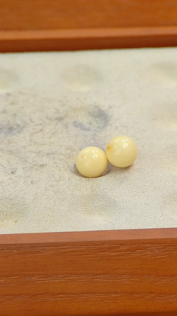 【闪购商品】蜜蜡裸石未镶嵌俄料8MM0.54克