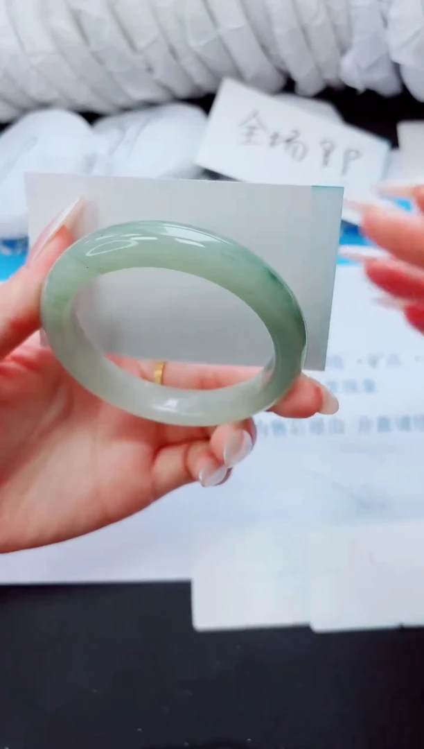 石英质玉手镯未镶嵌23/58.3