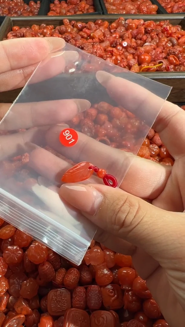 南红玛瑙未镶嵌颈饰1