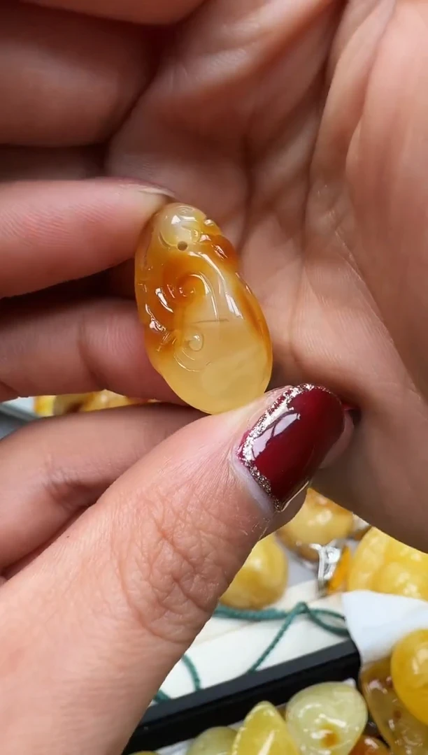 【闪购商品】琥珀裸石未镶嵌配饰