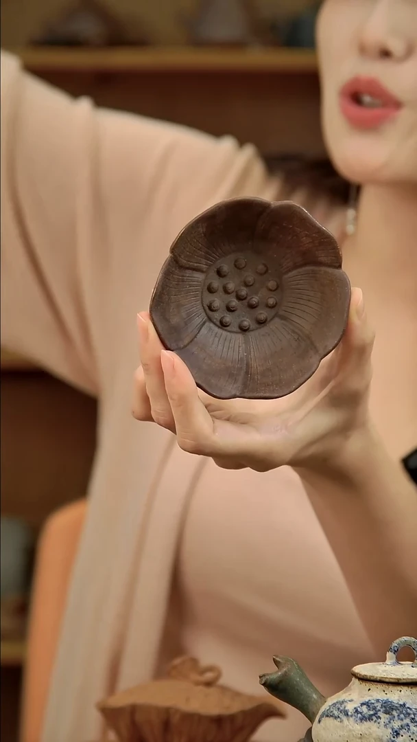 言野手作  岩矿莲花杯